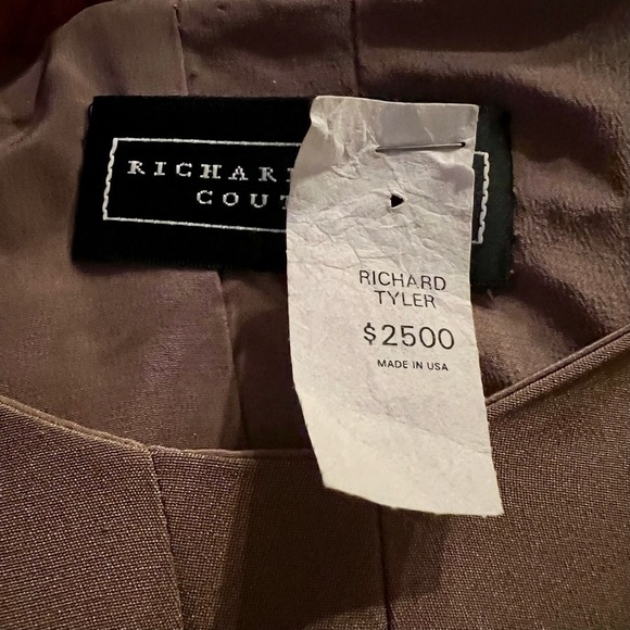 𝅺RICHARD TYLER COUTURE long sleeve dress with hip length side slit - Picture 14 of 16